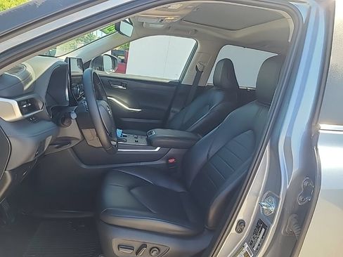 Used 2023 Toyota Highlander XLE AWD/4WD image 10