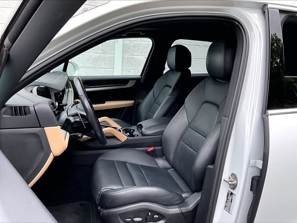 Certified 2024 Porsche Cayenne AWD/4WD image 5