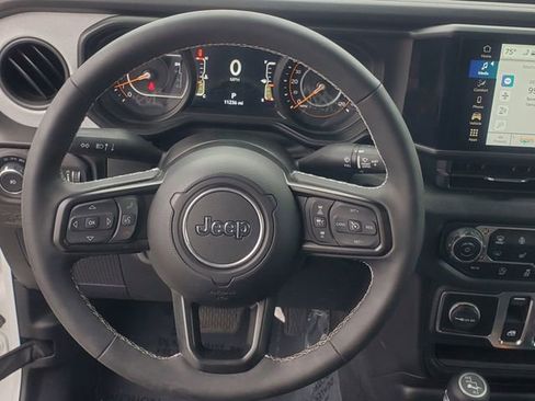 Used 2025 Jeep Wrangler Sport image 29
