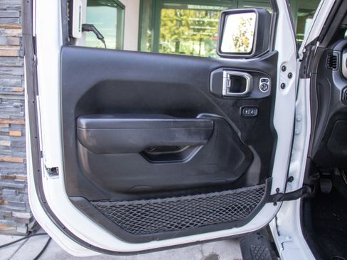 Used 2022 Jeep Gladiator Sport image 10