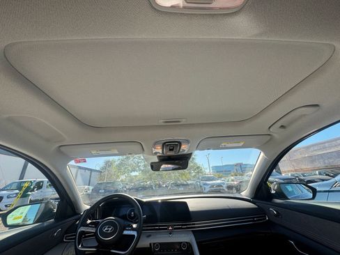 Used 2025 Hyundai Elantra Limited image 29