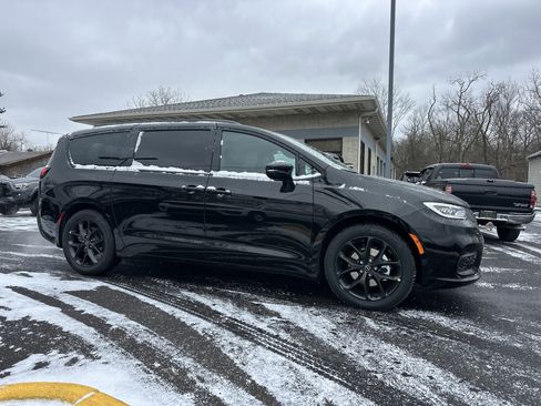 New 2026 Chrysler Pacifica Select image 17