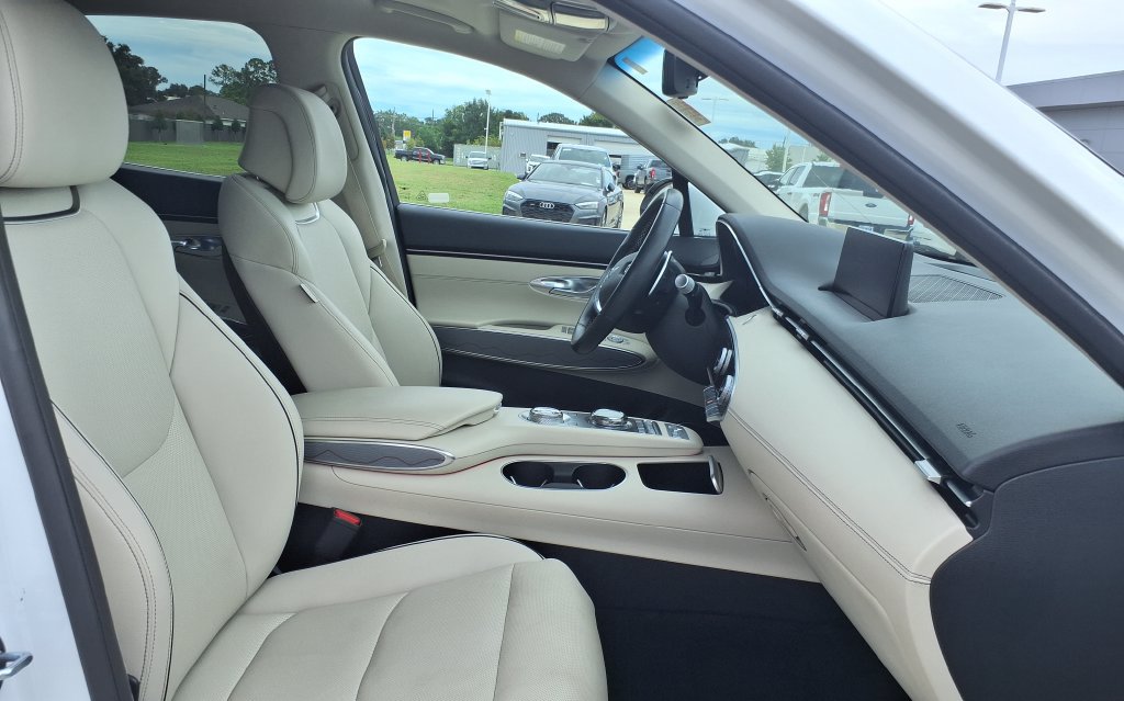 Used 2024 Genesis GV70 2.5T w/ Advanced Package AWD/4WD image 18