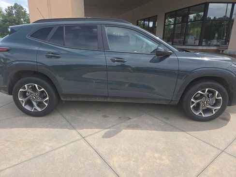 Used 2026 Chevrolet Trax LT w/ Driver Confidence Package FWD image 7