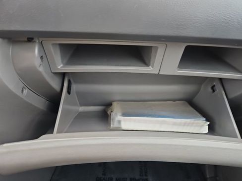 Used 2012 Kia Sedona LX image 31