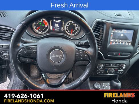 Used 2020 Jeep Cherokee Latitude Plus image 18