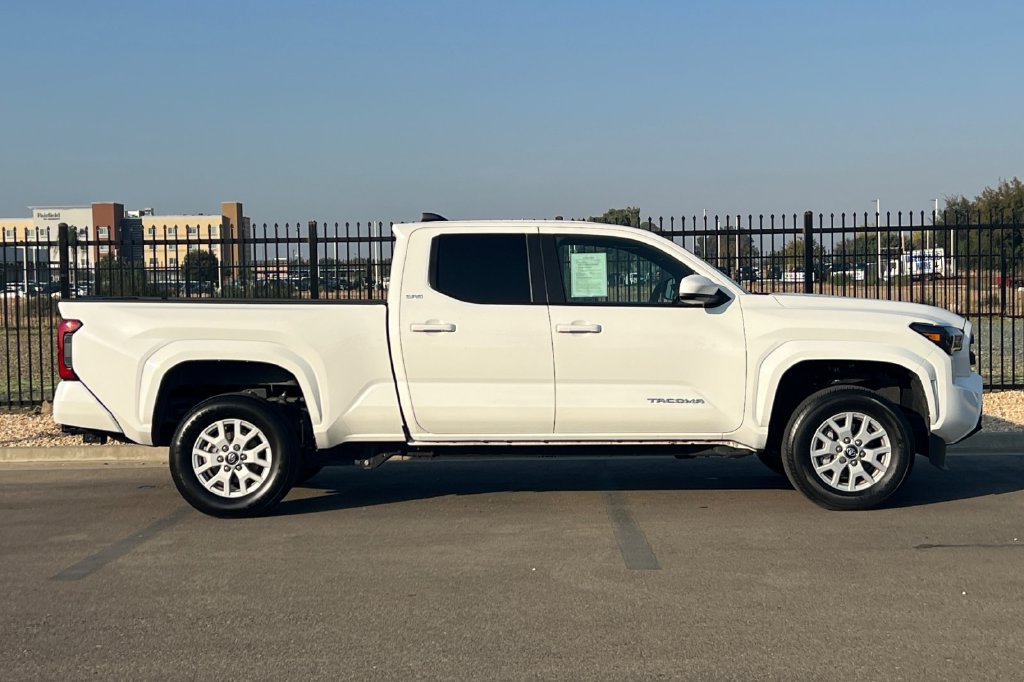 Certified 2025 Toyota Tacoma SR5 AWD/4WD image 3
