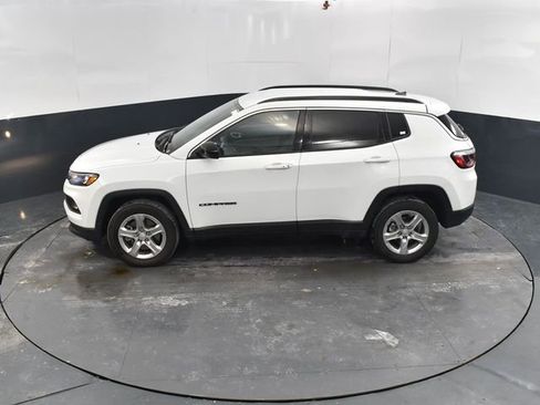 Used 2023 Jeep Compass Latitude image 31