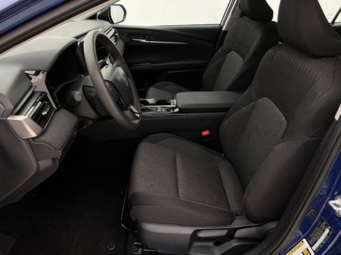 Used 2025 Toyota Camry LE AWD/4WD image 11