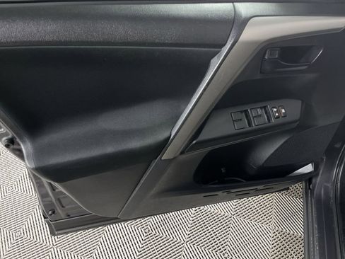 Used 2018 Toyota RAV4 LE w/ Carpet Mat Package image 19