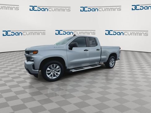 Used 2020 Chevrolet Silverado 1500 Custom w/ Custom Value Package RWD image 4