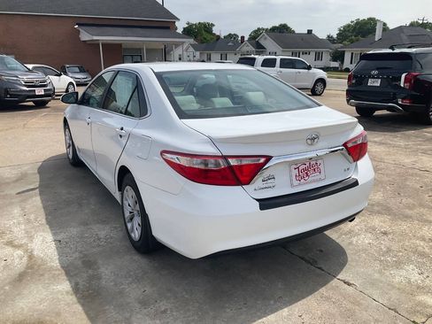 Used 2015 Toyota Camry LE FWD image 5