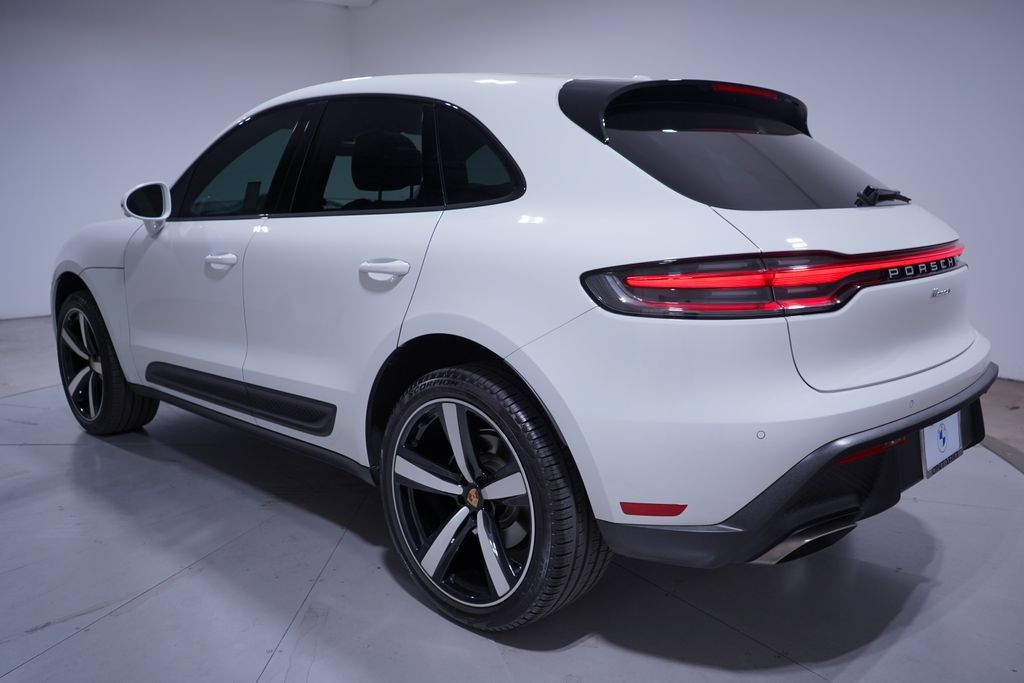 Used 2024 Porsche Macan AWD/4WD image 3