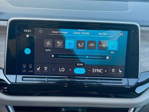 Used 2024 Volkswagen Atlas SE image 14