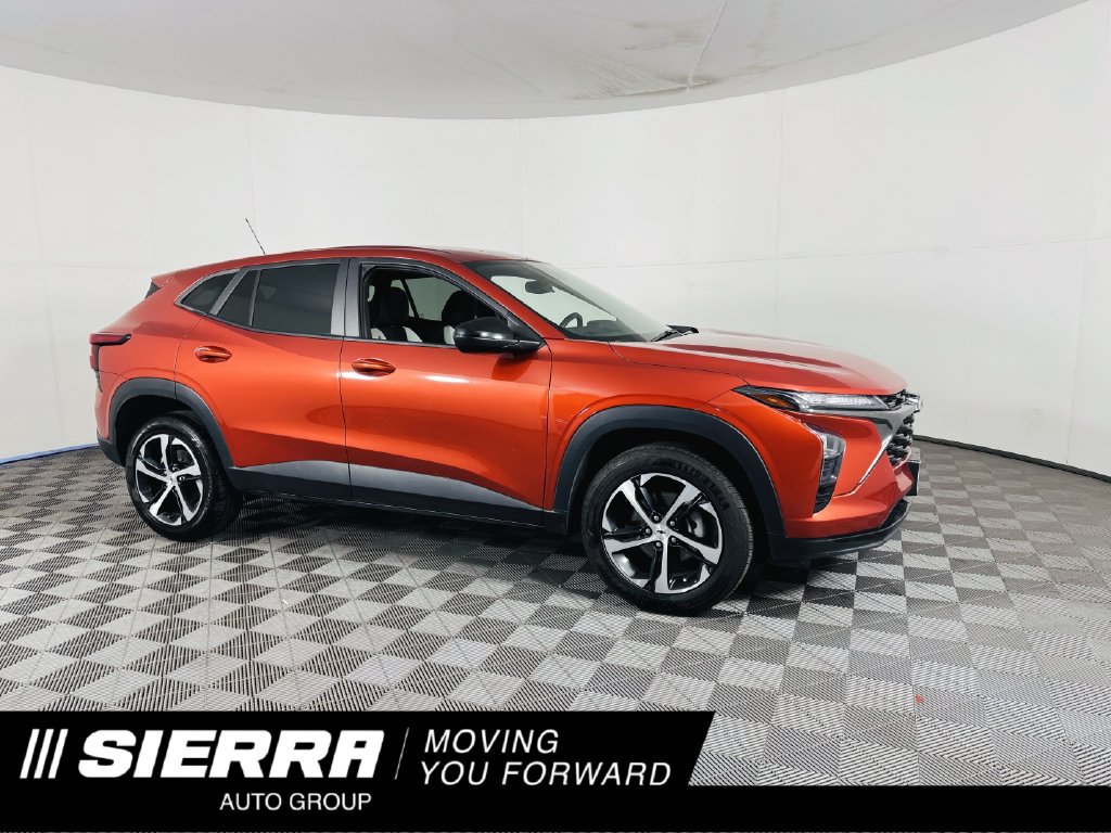 Used 2024 Chevrolet Trax RS w/ Driver Confidence Package FWD image 1
