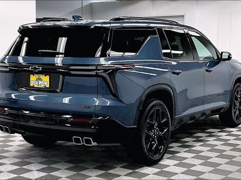 Used 2025 Chevrolet Traverse RS w/ LPO, Floor Liner Package AWD/4WD image 13