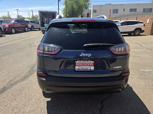 Used 2021 Jeep Cherokee Latitude FWD image 2