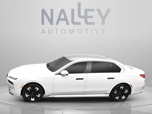 Used 2023 BMW i7 xDrive60 AWD/4WD image 3