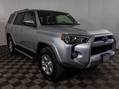 Used 2016 Toyota 4Runner SR5 AWD/4WD image 11