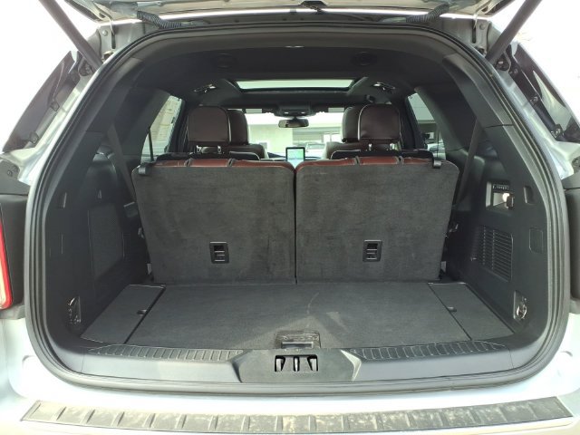 Certified 2022 Ford Explorer Platinum w/ Equipment Group 601A AWD/4WD image 8