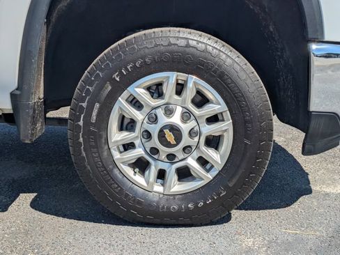 Used 2024 Chevrolet Silverado 2500 LT AWD/4WD image 10