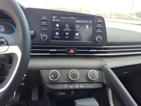 New 2026 Hyundai Elantra SE FWD image 16