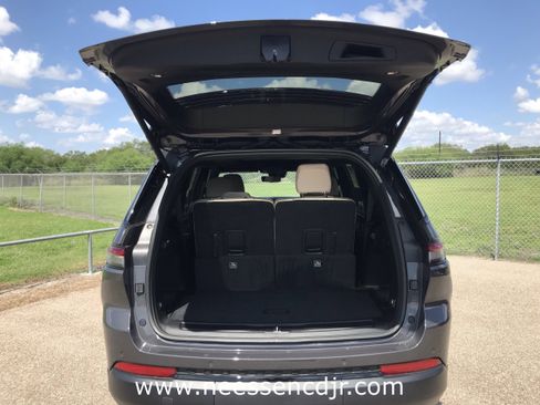 New 2025 Jeep Grand Cherokee L Limited w/ Luxury Tech Group II image 19