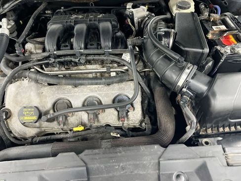 Used 2011 Ford Taurus Limited FWD image 17