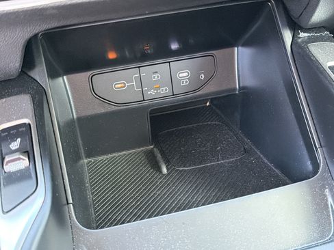 Certified 2025 Kia Sorento S FWD image 43