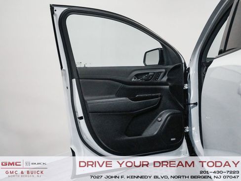 Used 2023 GMC Acadia AT4 w/ Preferred Package image 10