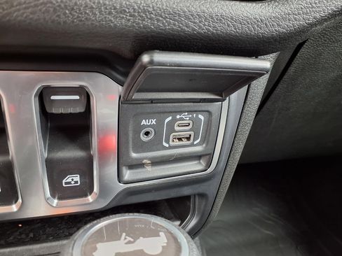 Used 2024 Jeep Wrangler Sport AWD/4WD image 7