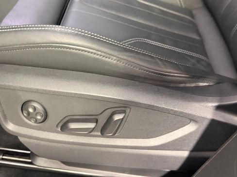 Used 2024 Audi Q5 e Premium Plus w/ Premium Plus Package AWD/4WD image 25