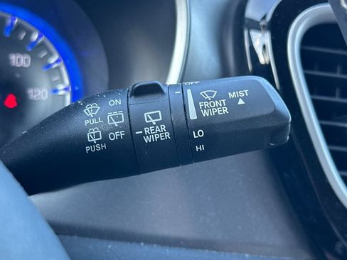 Used 2023 Chrysler Pacifica Touring-L FWD image 37