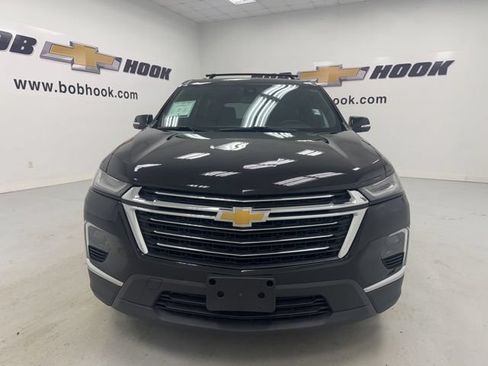 Used 2022 Chevrolet Traverse LT w/ LPO, 'HIT The Road' Package AWD/4WD image 2