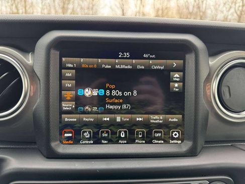 Used 2022 Jeep Wrangler Unlimited Sahara w/ LED Lighting Group AWD/4WD image 27