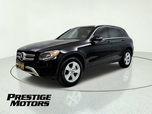 Used 2018 Mercedes-Benz GLC 300 4MATIC image 3