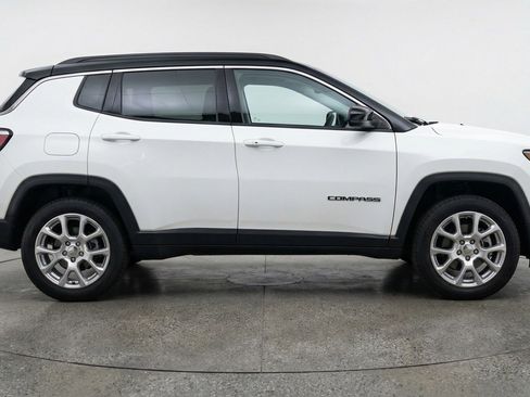 Used 2025 Jeep Compass Limited AWD/4WD image 11