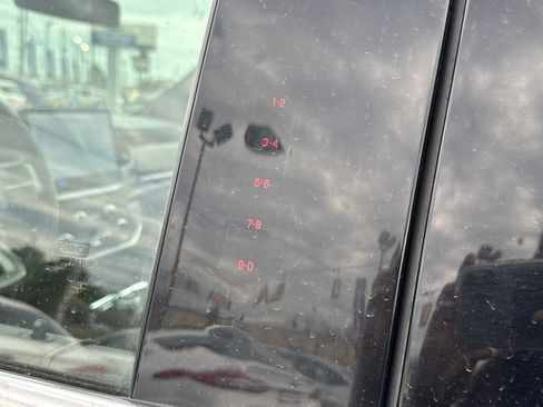 Used 2023 Ford Expedition Limited image 14