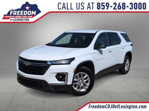 Used 2023 Chevrolet Traverse LS FWD image 1