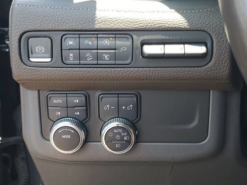 Used 2022 GMC Yukon XL Denali AWD/4WD image 21
