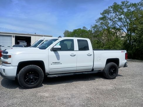 Used 2018 Chevrolet Silverado 1500 LT w/ True North Edition image 2