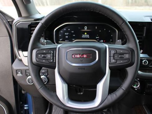 Used 2025 GMC Sierra 1500 Elevation image 12