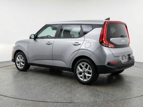 Used 2025 Kia Soul LX w/ LX Technology Package FWD image 6
