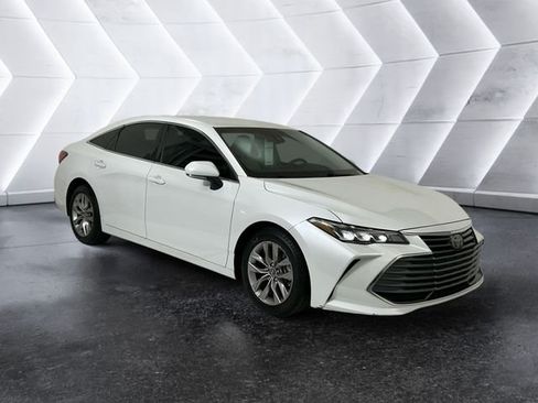 Used 2019 Toyota Avalon XLE w/ All Weather Liner Package FWD image 1