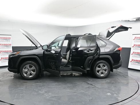 New 2025 Toyota RAV4 XLE image 39