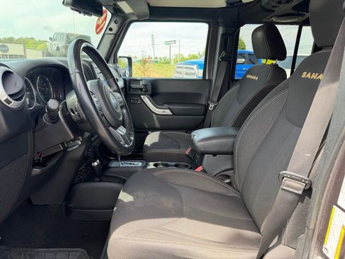 Used 2014 Jeep Wrangler Unlimited Sahara AWD/4WD image 16