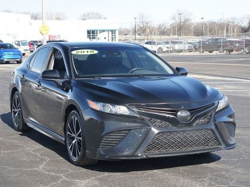 Used 2018 Toyota Camry SE w/ Moonroof Package image 17