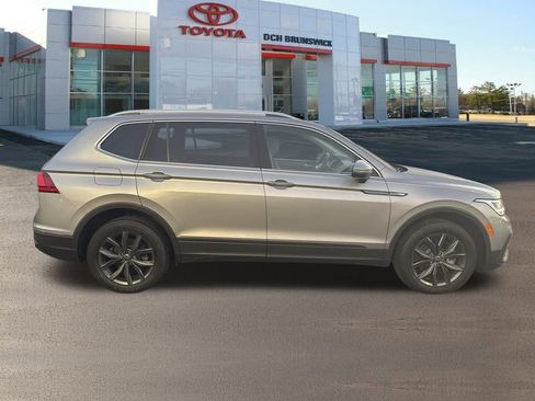 Used 2022 Volkswagen Tiguan SE image 5