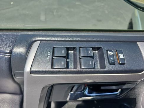 Used 2018 Toyota 4Runner SR5 AWD/4WD image 27