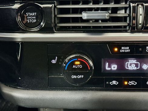 Used 2025 Nissan Pathfinder SV image 25